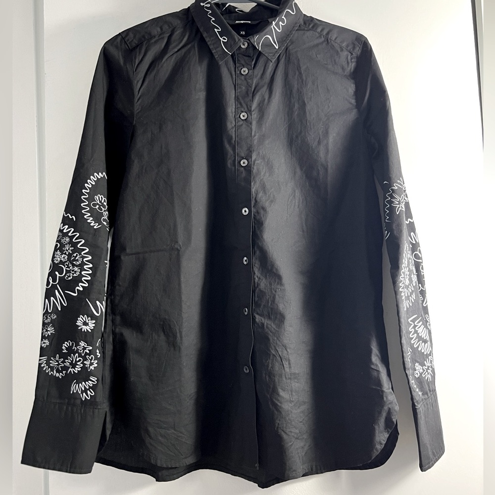 Tshirt size xs color black, band Desigual New